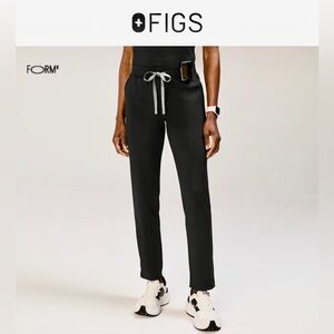 FIGS NWT Black FORMx Slim Tapered Scrub Pants – Size Small